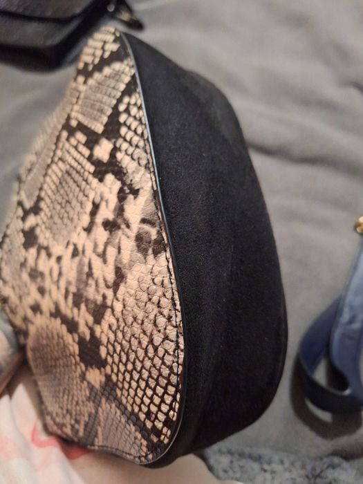 Дамска чанта змийски принт H&M