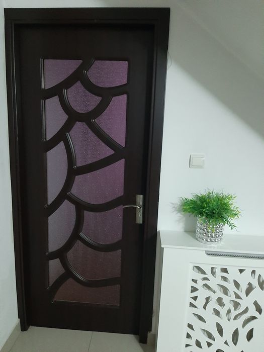 Vînd 2 uși stare perfectă la preț super bun prețu e de 200lei pe buc