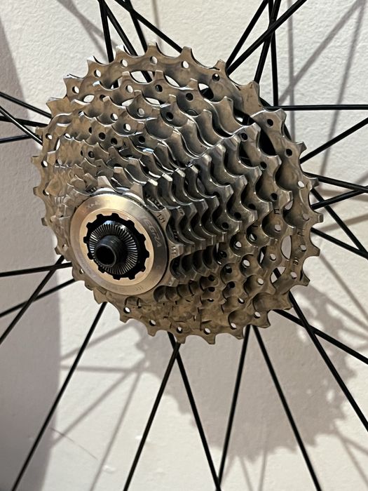 DT Swiss R-1900 Шосейни капли с касети Shimano Ultegra 10 скорости