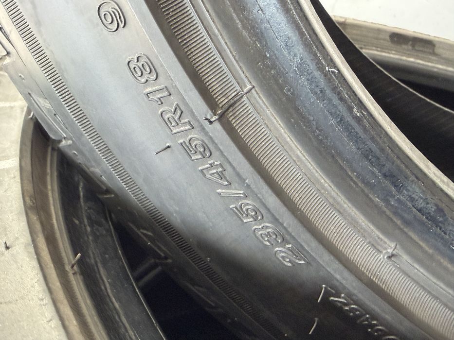 235/45/18 комплект летний резины Bridgestone