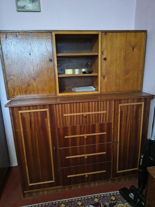 Подарявам мебели