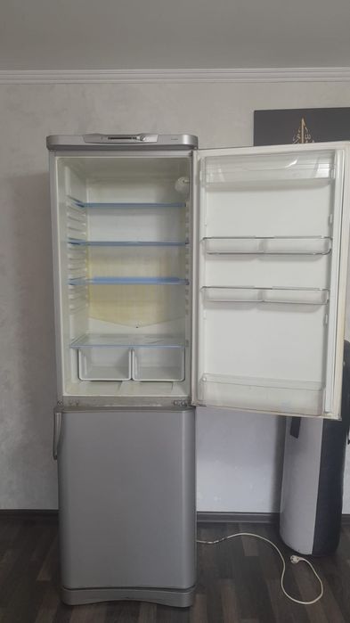 Холодильник lndesit