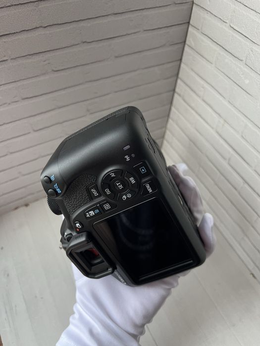 Фотоаппарат Canon EOS 1300D kit 18-55 III