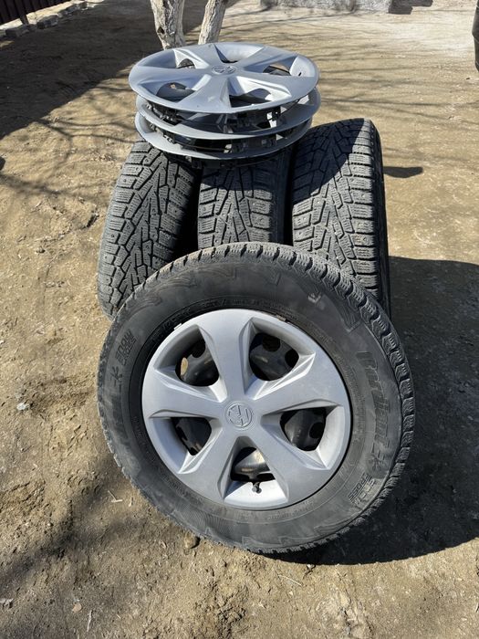 Зимный шины 185/70/14 размер с колпаками