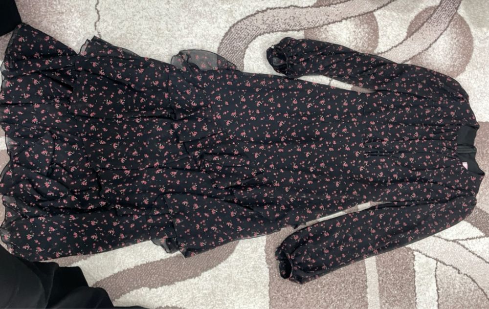 Платье Sandro очень хорошего качества