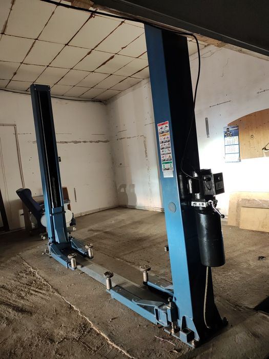 Elevator 2 coloane 220 V