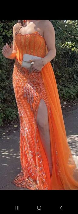 Официална    рокля