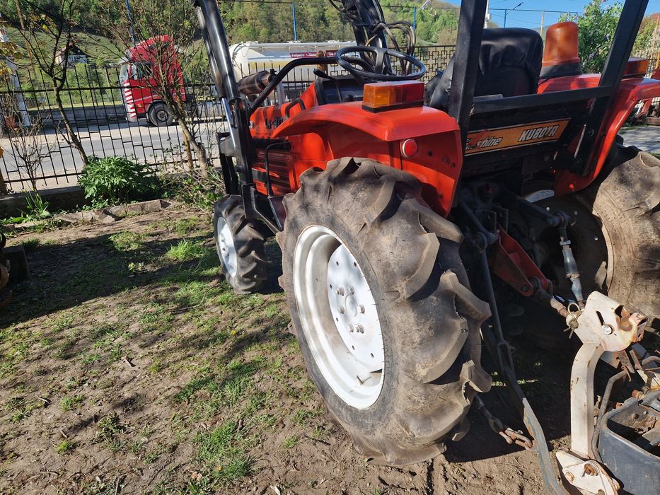Kubota L1-205 cu încărcător frontal