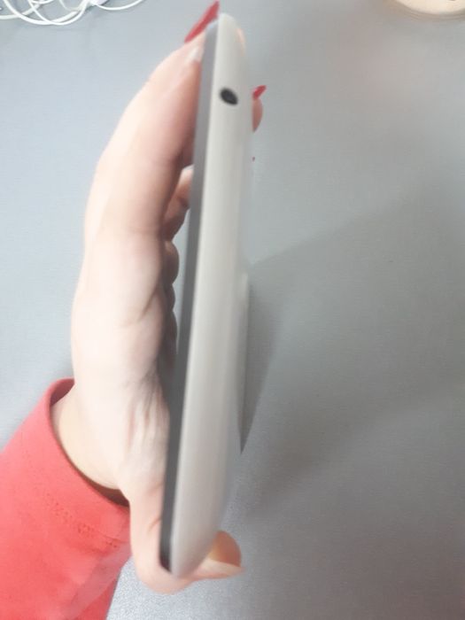 Продавам таблет Asus