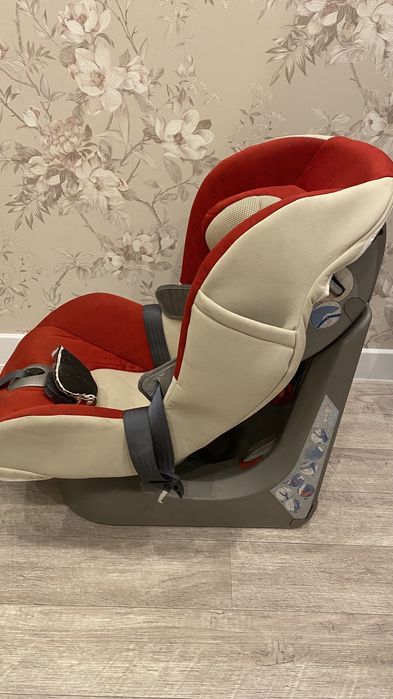 Продам детское автокресло Chicco