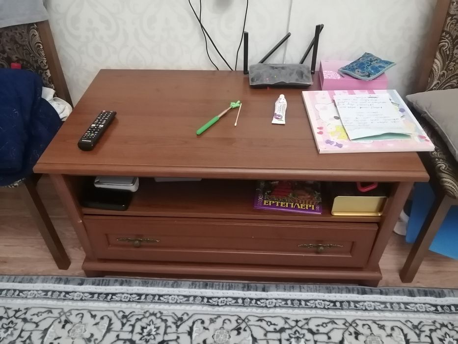 Тумбо под телевизор