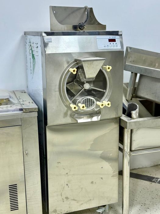 Марожное аппарат шариковый freyzer