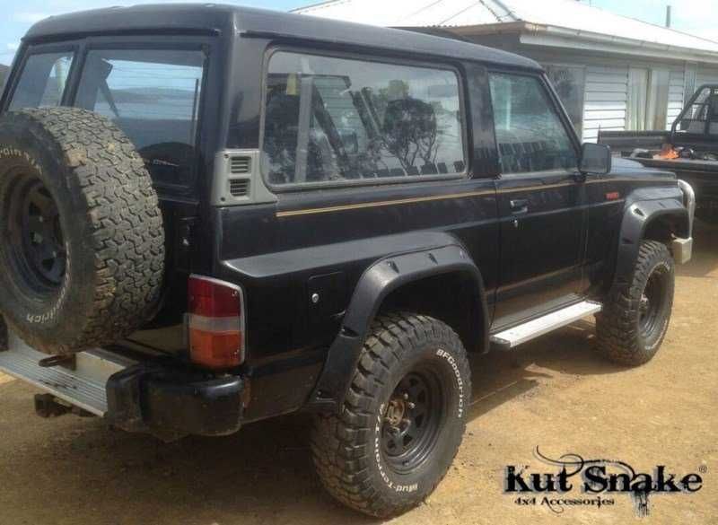 Overfendere aparatori de noroi Nissan Patrol 3 usi  Y60 (1989-1997)