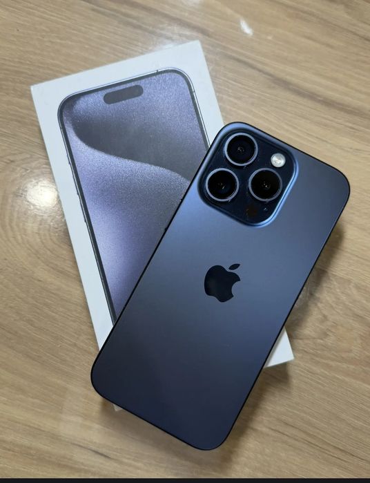 Айфон 15 про 256гб. Синий