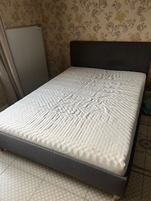 Кровать двухспалка с матрасом