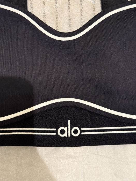 Alo Yoga спортен сутиен