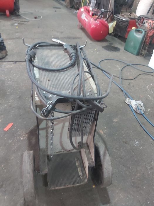 Aparat de sudură la fir.