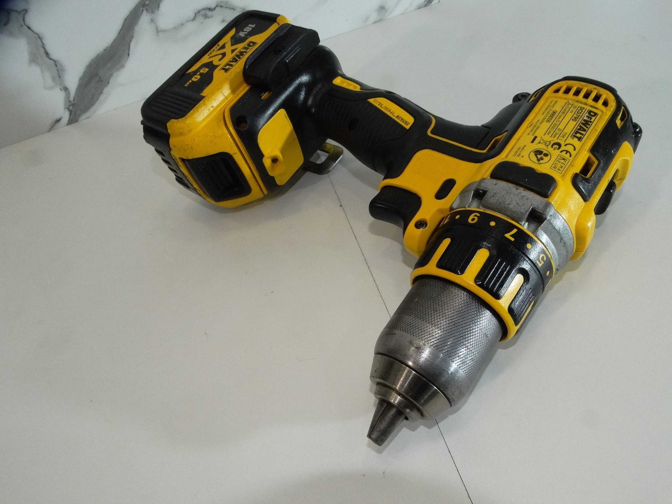 Dewalt DCD 790 / 5.0 Ah - Винтоверт гр. Варна ЖП Гара • OLX.bg