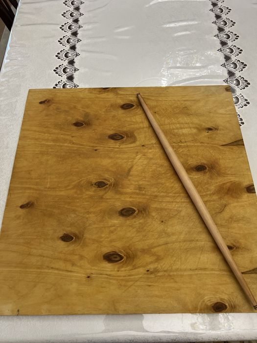 Скалка и доска для раскатки теста