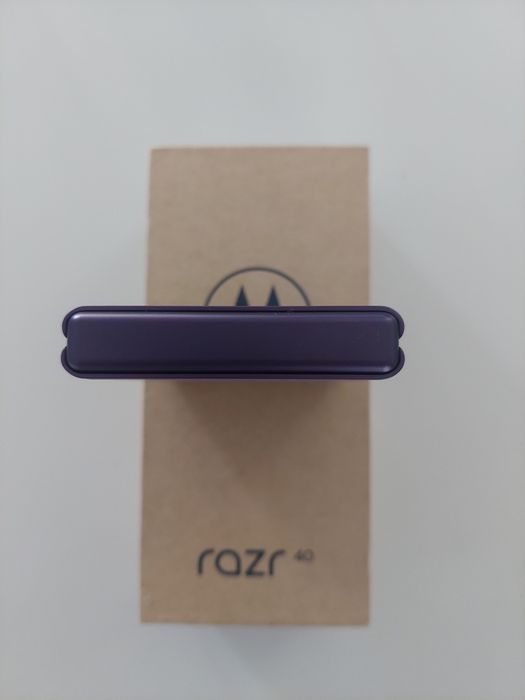 Vând telefon nou Motorola Razr 40,Dual Sim,256GB,8GB RAM,5G