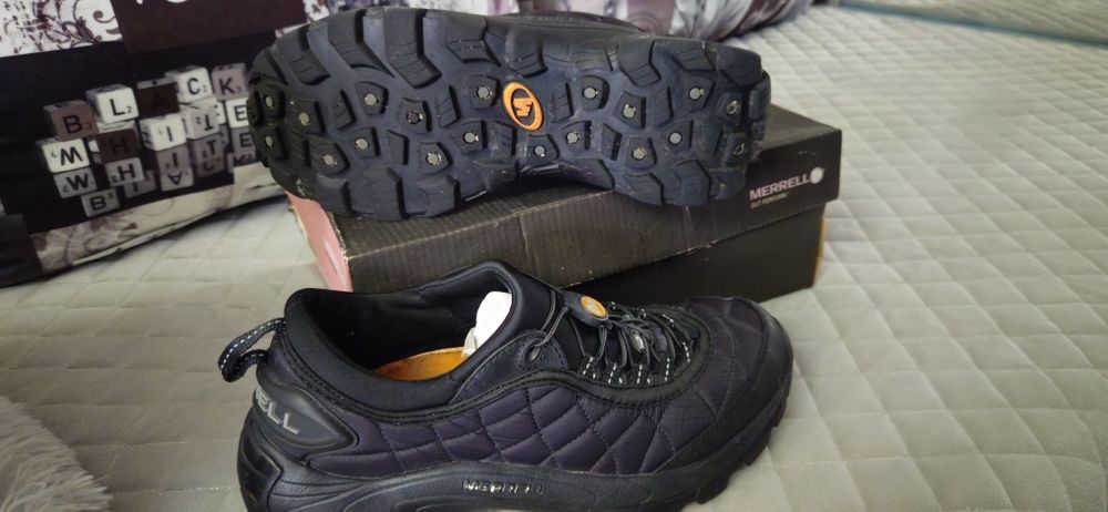 Продам мужские кроссовки