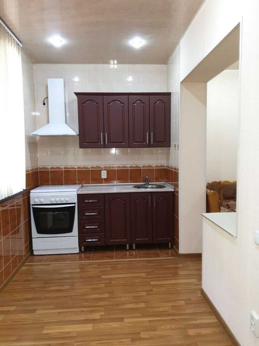 Продается двух-комнатная с ремонтом на первом этаже