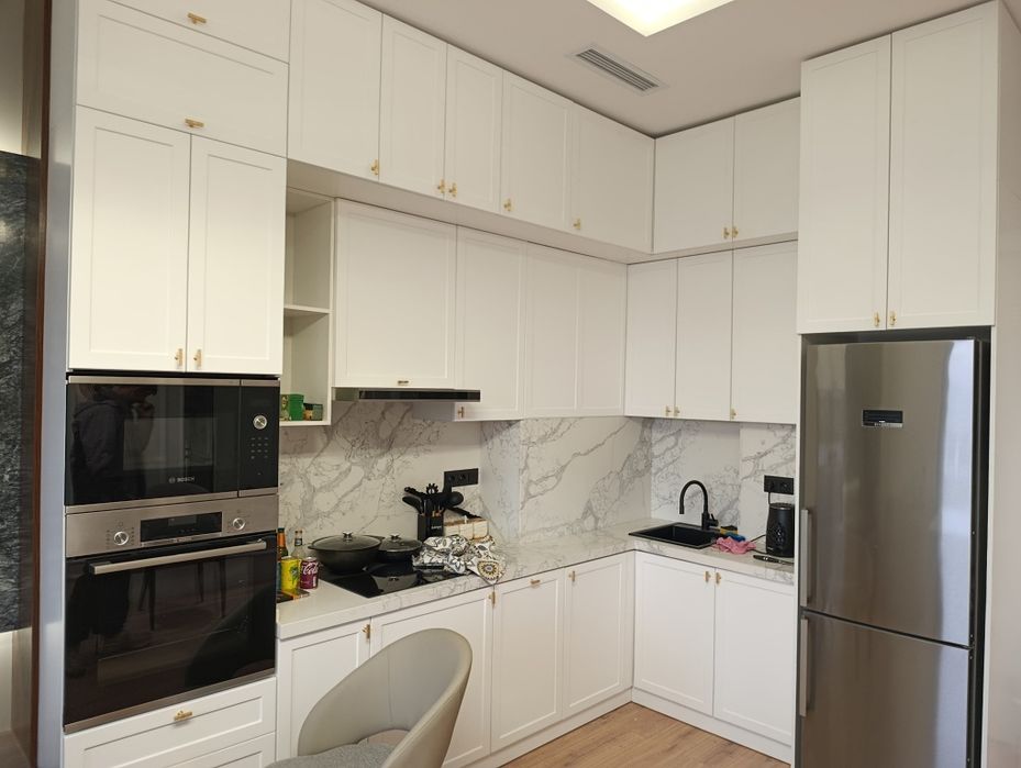 Услуга по покраске мебели реставрации лестниц, панелей.