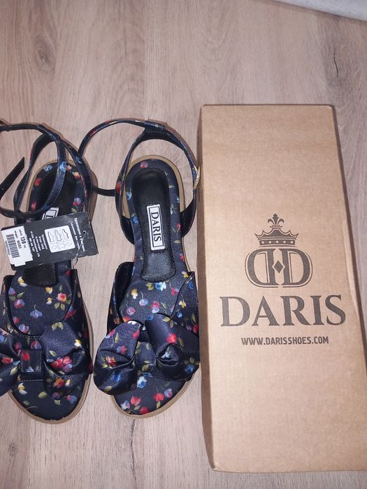 Нови сандали Daris