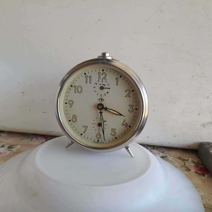 Ceas desteptator mecanic JNSA fabricat in fosta Yugoslavia