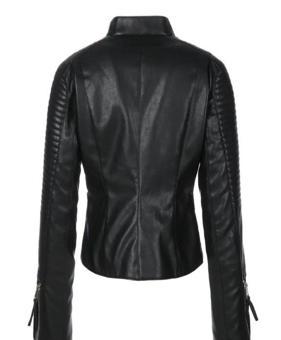 Продам новую женскую кожа зам куртку