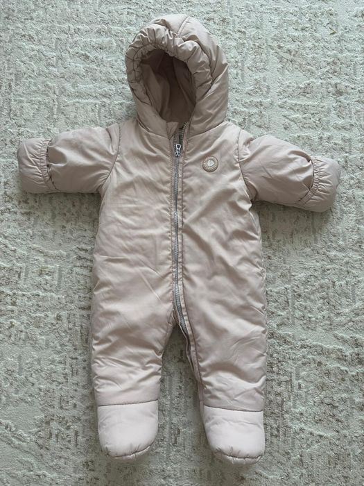 Продам комбинезон на девочку и жилетку