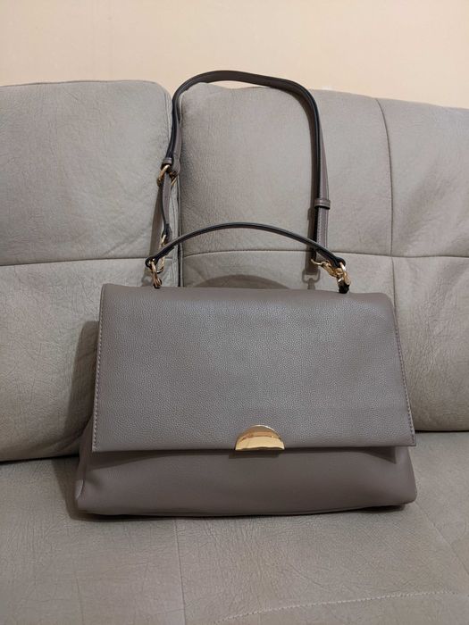 Дамска чанта в светъл бежов цвят