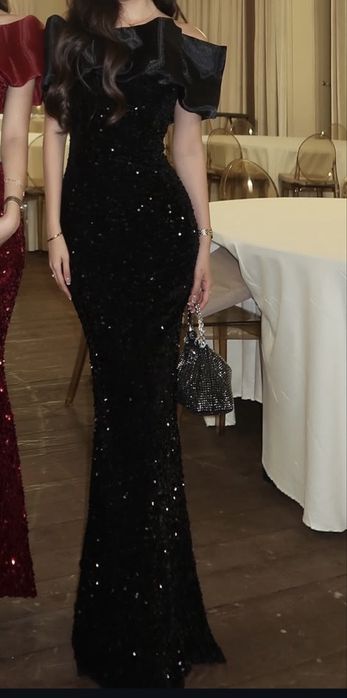 Вечернее платье в пол с пайетками