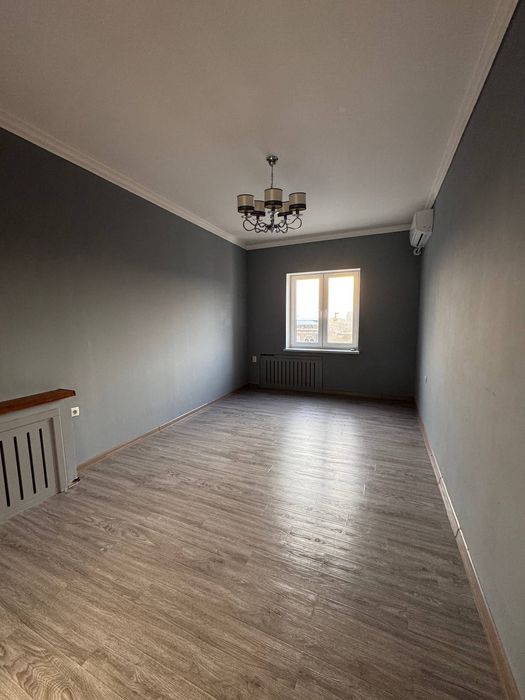 Ойбек 4х-комн квартира 182квм банковский