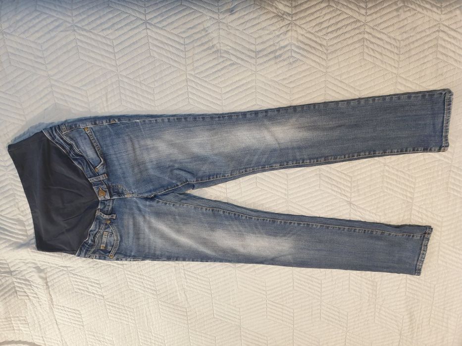 Vand blugi pentru gravide