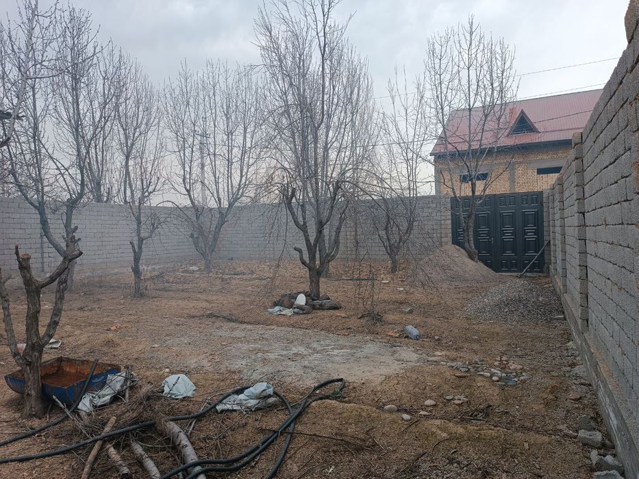 Ховли сотилади 24 соток 9 хона 275000$