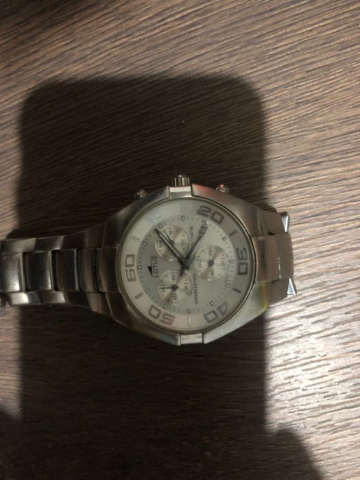 Ceas Lotus 350 lei nu pun prin curier