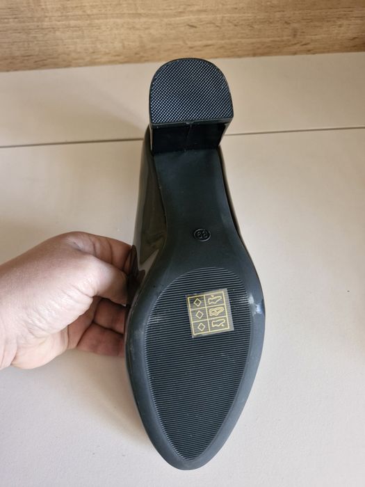 Дамски елегантни обувки Лак Нови 39 размер