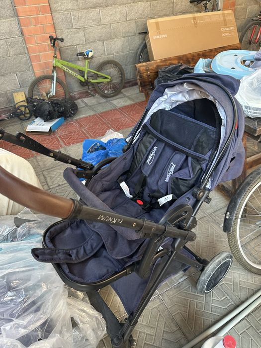 Продам коляску дешево. Пользовались 2-3 месяца