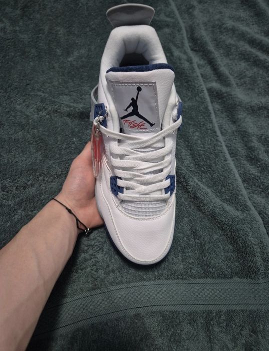Air Jordan 4 Retro Military Blue