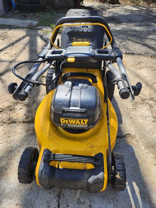 DEWALT Акумулаторна косачка DCMW564N, 2x18 V, 48 см, без батерия и зар