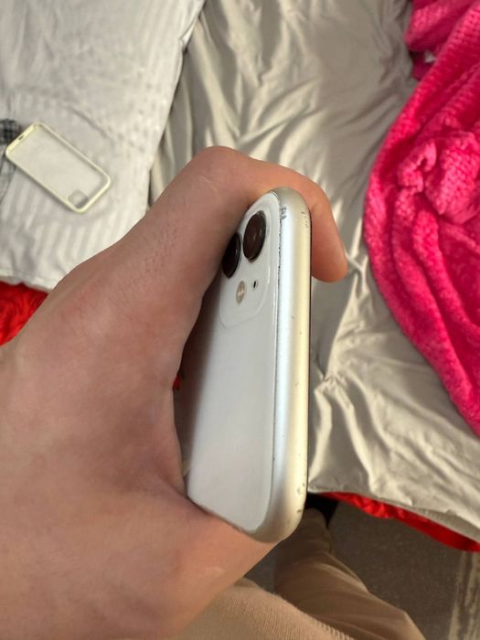 iPhone  11 128г коробки нет