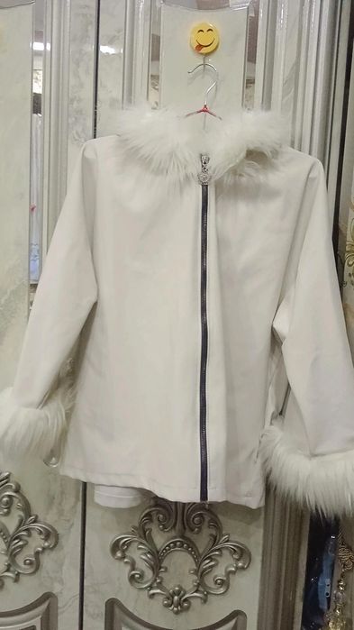 Oq koja kastyum yenglari puxli