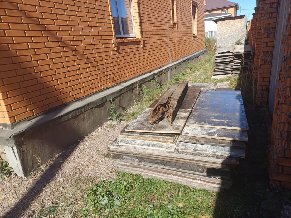 Продам опалубку есть листы целые есть по 58см