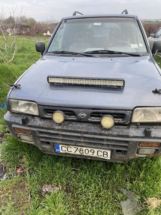 Продавам nissan terrano  2.4 бензин с газ