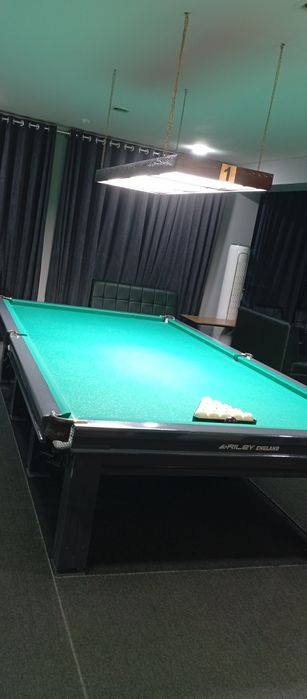 Бильярдный стол с шарами