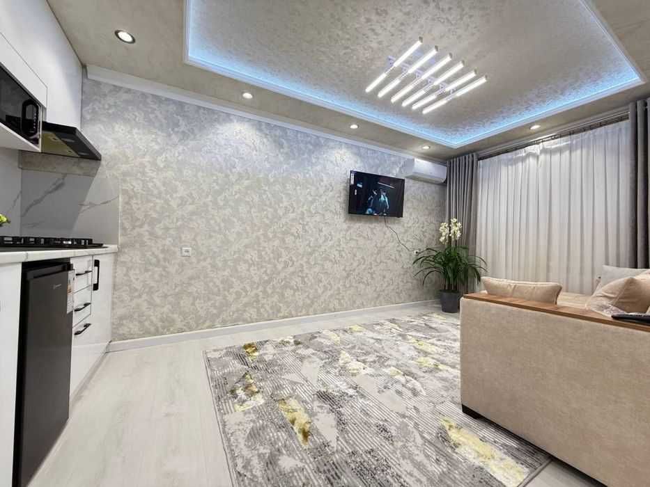 Новая студия в кирпичном доме на Братских 1*2/4/4!