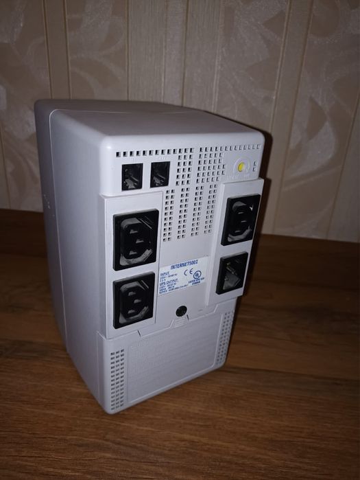 Продам ups tripp lite internet 500