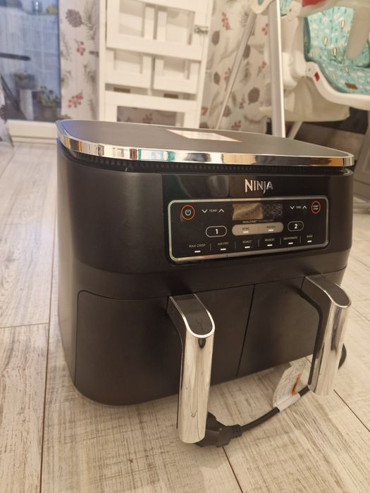 Airfryer Ninja AF300EU, 2470W, 7.6L ,dublu, ca nou.
