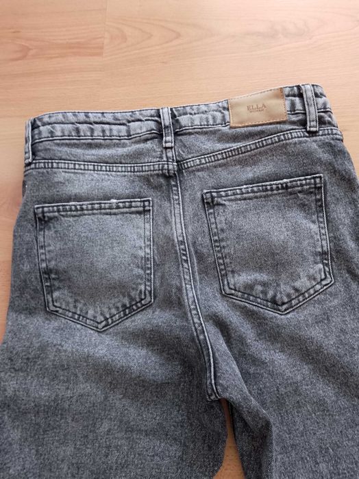 Дамски черни дънки размер 36.